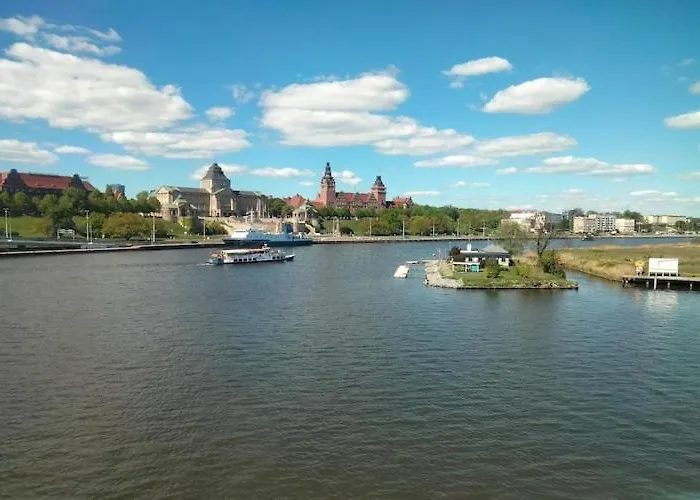 House In At The With Parking Space For 4 Persons 別荘 シュチェチン